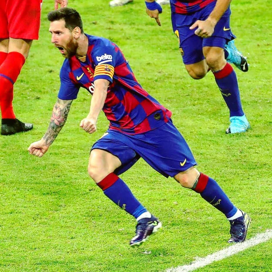 LFPさんのインスタグラム写真 - (LFPInstagram)「Messi to the rescue! 💯 • ¡Messi al rescate! 💯 • #Messi #Golazo #Rescue #Barça #LaLiga」1月10日 5時31分 - laliga