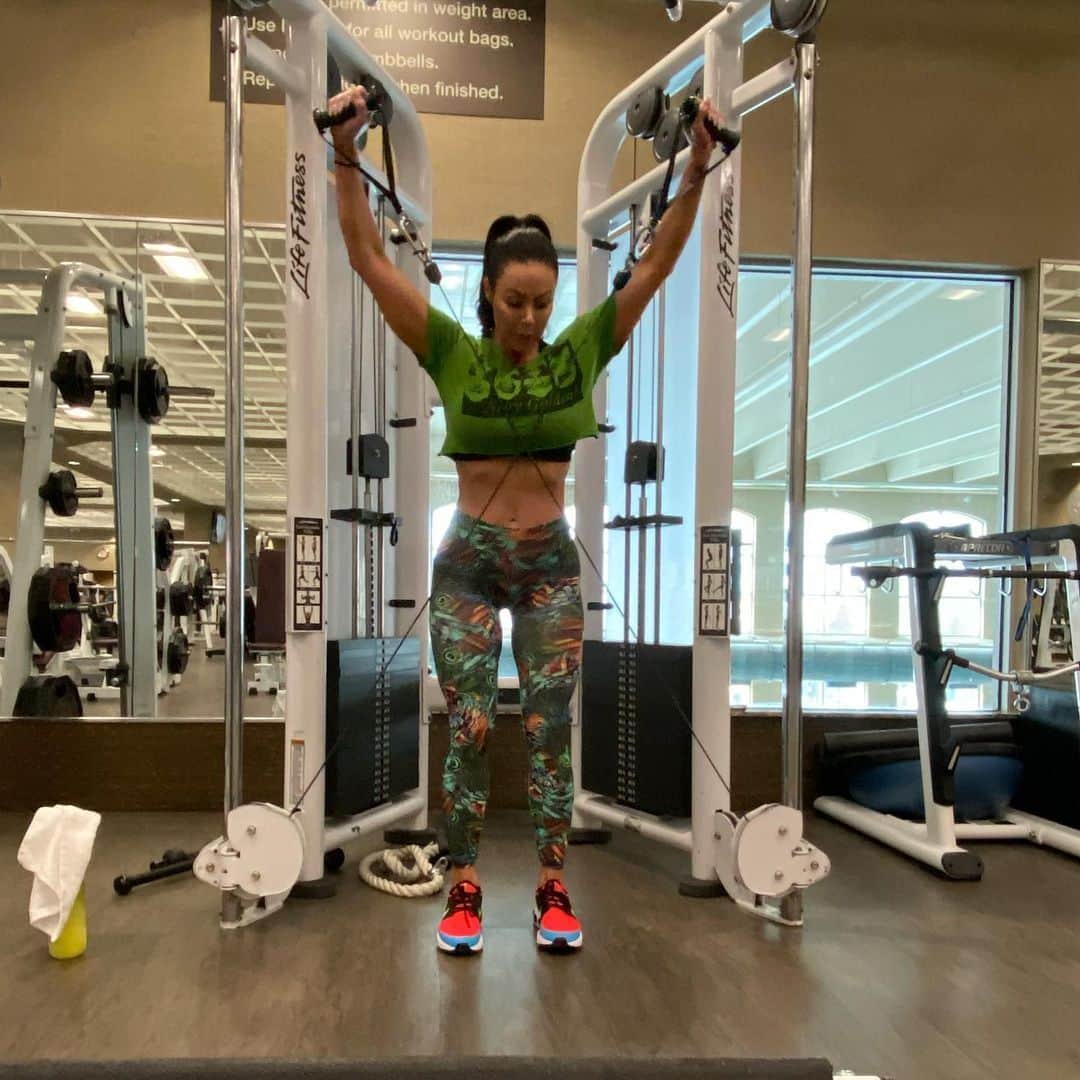 Kendra Lustさんのインスタグラム写真 - (Kendra LustInstagram)「#backdayworkout #shoulders #fitnessmotivation #girlsthatliftweights #sexy」1月10日 5時52分 - kendralust
