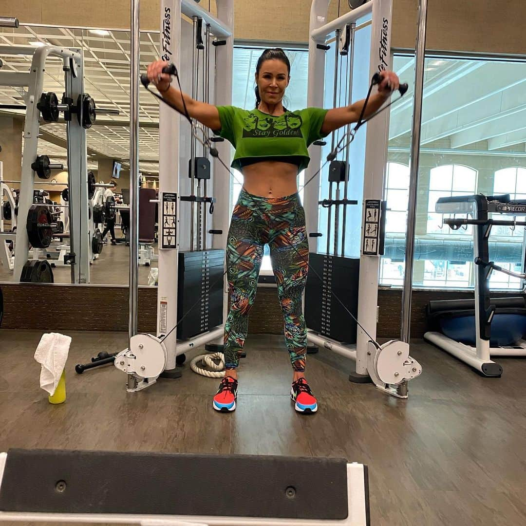 Kendra Lustさんのインスタグラム写真 - (Kendra LustInstagram)「#backdayworkout #shoulders #fitnessmotivation #girlsthatliftweights #sexy」1月10日 5時52分 - kendralust