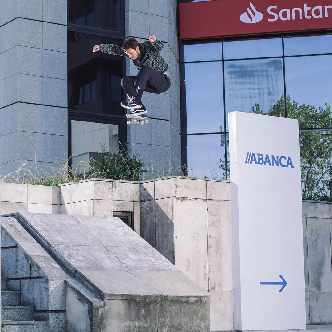 オースティン・ジレットさんのインスタグラム写真 - (オースティン・ジレットInstagram)「Still a skater. New @former article in @thrashermag “CHEAP PERFUME” film dropping soon. March to be exact! Photo by @duhcota」1月10日 6時54分 - austyngillette