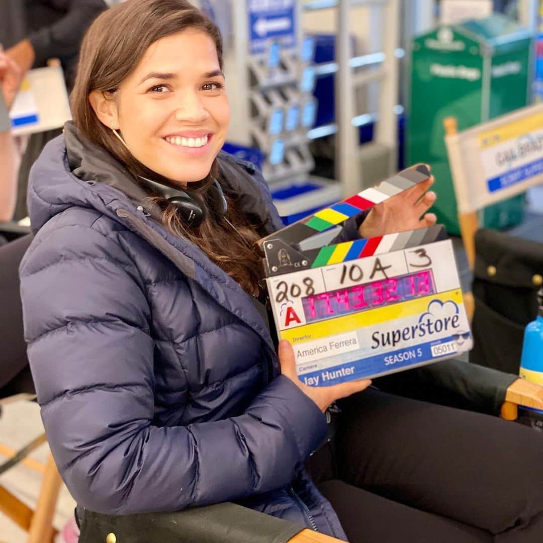 アメリカ・フェレーラさんのインスタグラム写真 - (アメリカ・フェレーラInstagram)「🎊We’re Back!!!! And I directed tonight’s brand new episode of Superstore- “Lady Boss” written by the incomparable #JackieClarke - I get so much joy from directing this amazing cast with our amazing crew. Here’s some pictorial evidence of my joy and the people I love working with! #superstore @nbcsuperstore」1月10日 7時19分 - americaferrera