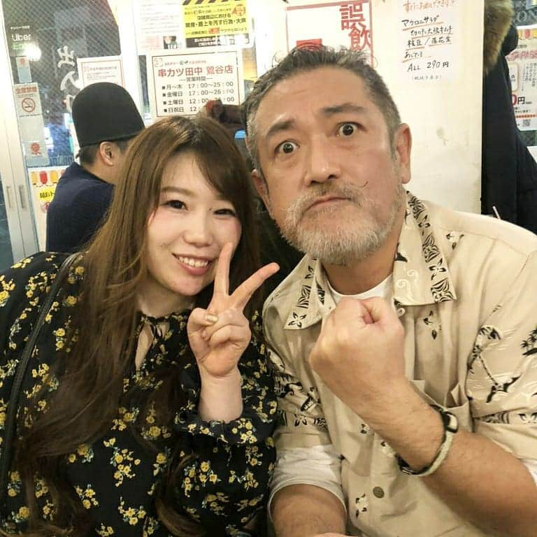 宮城もちさんのインスタグラム写真 - (宮城もちInstagram)「キンコン西野さん主催の天才万博にこの間っていうか去年行ってきました！笑 久々にお会いした後藤ひろひとさんこと大王✨ しかしかつてこの曲でこんなにバク盛上がりしてるところなんて見たことないぞ(;;⚆⌓⚆) ダイノジさんのDJタイムは会場が1つになり過ぎてこめかみの血管切れそうだった!笑  常識の枠にうまい事収まろうとする私なんかとは違いすぎる偉人たちの説得力がありすぎる名言がガンガン飛び交って贅沢な時間だった！ 串カツ田中が最高の空間ってwww  こういう胸にささる事って忘れたくないよね。  #後藤ひろひと　さん #キンコン西野 さん #ダイノジ大谷 　さん」1月10日 7時33分 - mochi_natsumi