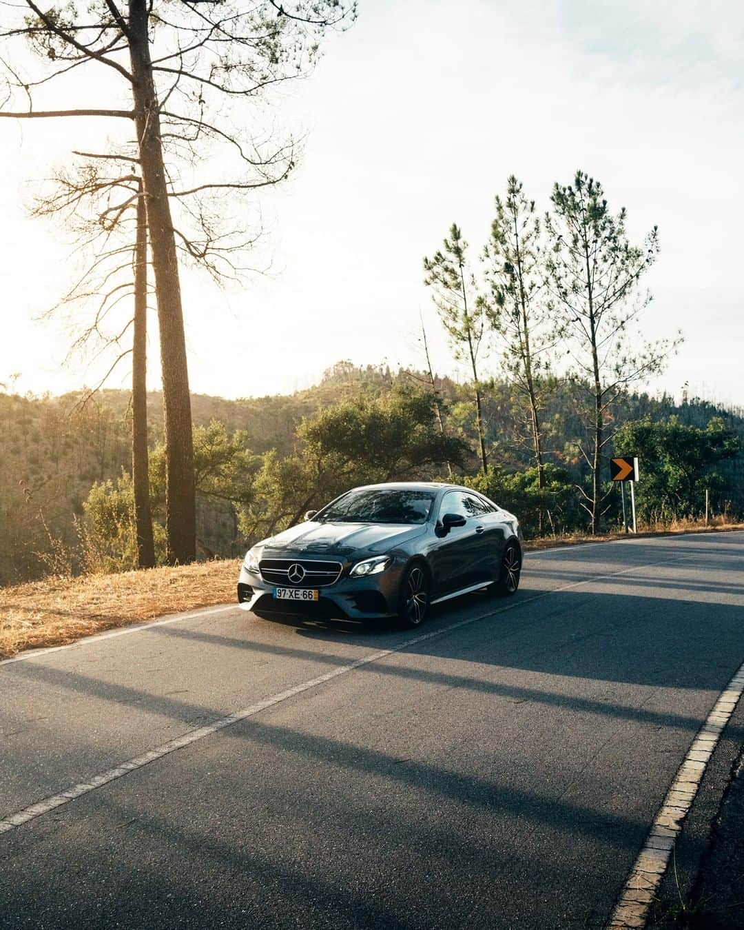 メルセデス・ベンツさんのインスタグラム写真 - (メルセデス・ベンツInstagram)「[Kraftstoffverbrauch kombiniert: 8,8–8,7 l/100 km | CO₂-Emissionen kombiniert: 202–199 g/km | mb4.me/DAT-Leitfaden | Mercedes-AMG E 53 4MATIC+ Coupé]  The Mercedes-AMG E 53 Coupé ensures top performance and driving pleasure through and through. #MercedesAMG #E53 #InstaCar #MBCar #Coupé 📸 @kaibernstein for #MBsocialcar」1月10日 7時55分 - mercedesbenz