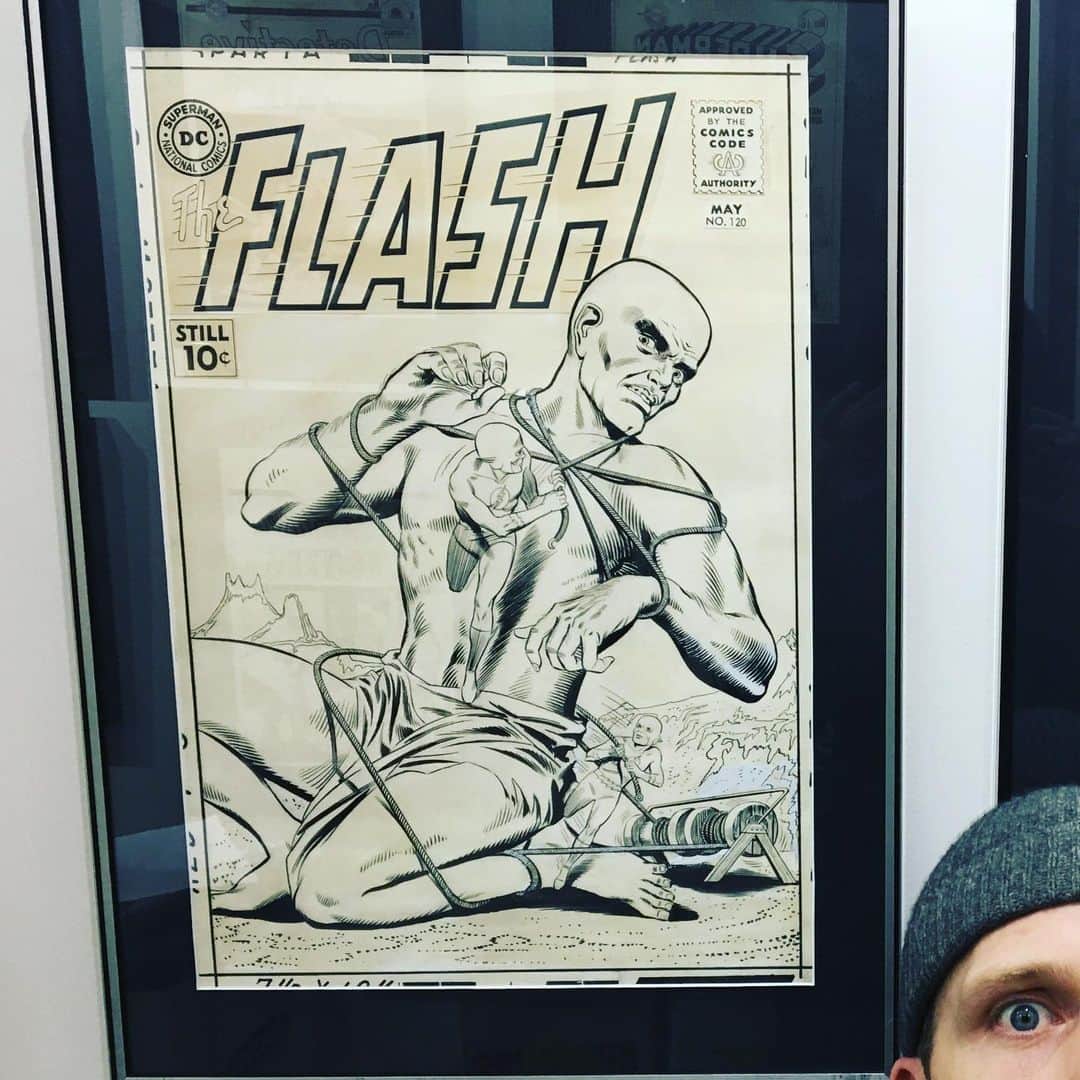 テディ・シアーズのインスタグラム：「Popped up to Metropolis in midtown and man...so much great original art. Flash 120 right here. ⚡️」