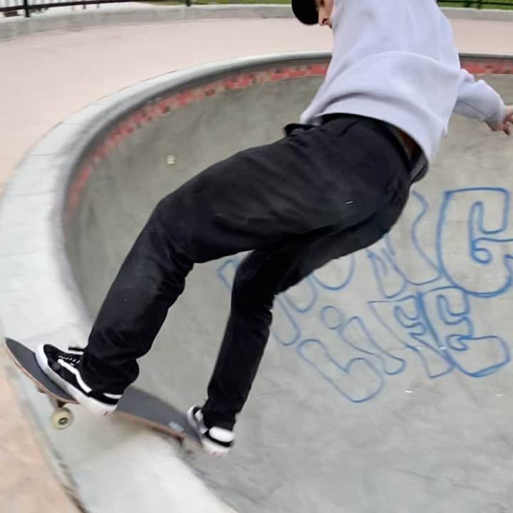 トム・シャーのインスタグラム：「City heights cruise with @tweestopher @hugo_montezuma 📹 @rhino」