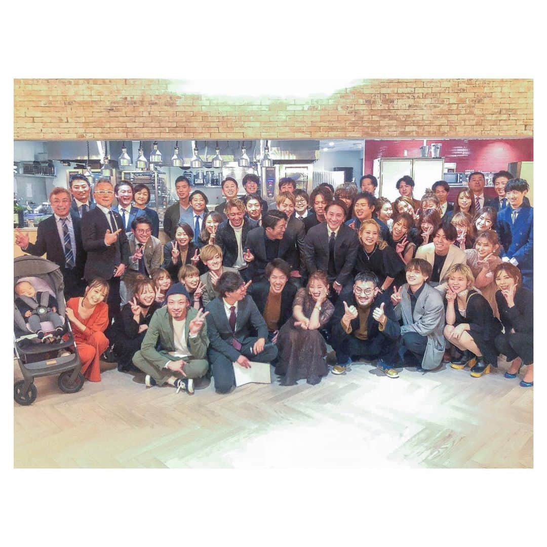 前原穂高のインスタグラム：「今年も新年会やらせて頂きました😍 毎年どんどん人数も増えてきて組織として成長を感じます🙏 今年もどうぞよろしくお願い致します✨️ ㅤㅤㅤ  @vvvvvvioletttttt @vvvvvviolet_nagoya #美容室violet」