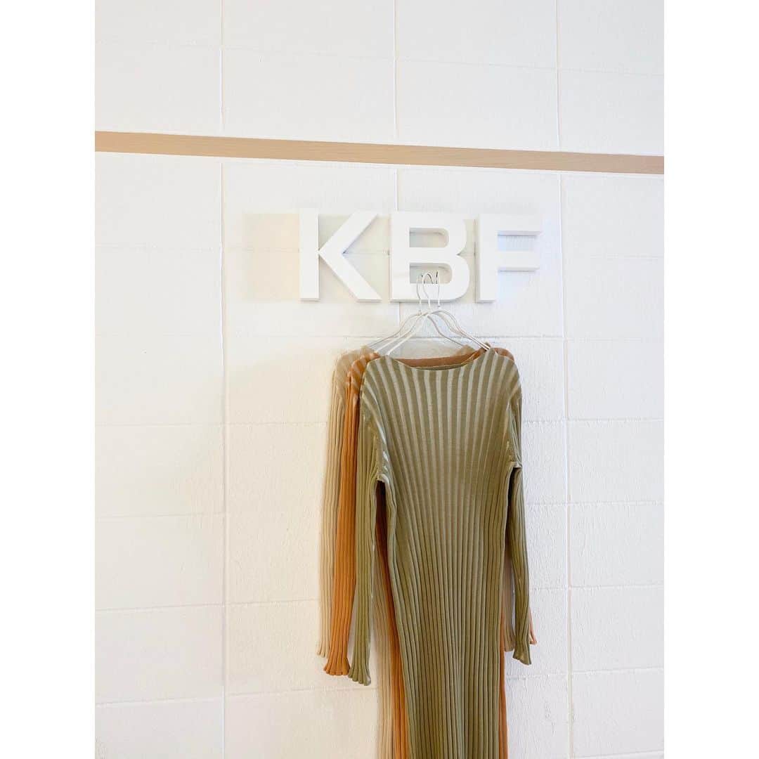 ケイビーエフさんのインスタグラム写真 - (ケイビーエフInstagram)「_ 【new】 _ KB04-26J020 バイカラーリブニットワンピース ¥7500 ＋tax _ #kbf#new #knit#onepiece #kbf_ootd #kbf_official」1月10日 10時01分 - kbfofficial
