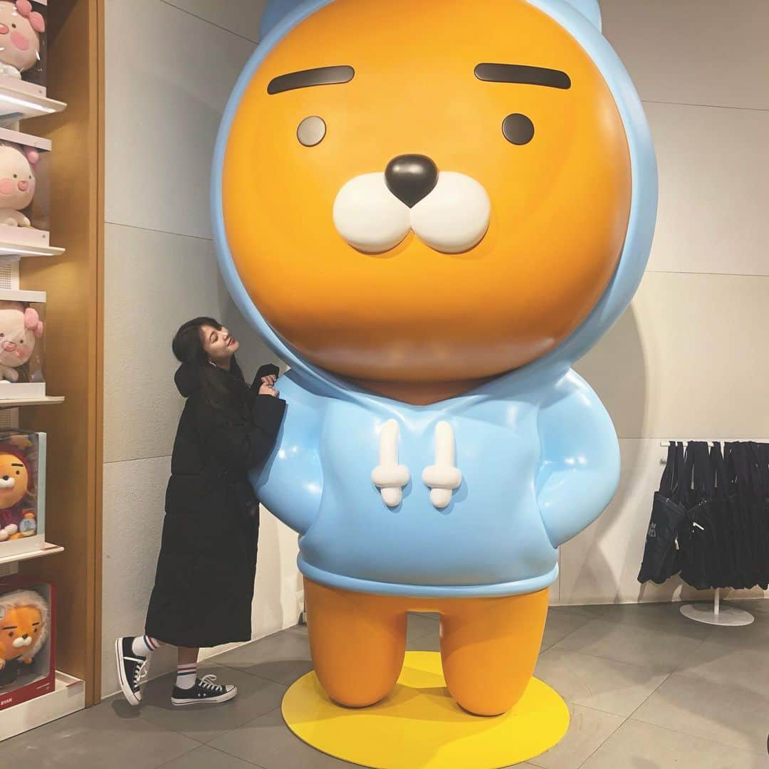 谷中唯彩さんのインスタグラム写真 - (谷中唯彩Instagram)「弾丸韓国旅行行ってきました😚 使ってるコスメたちがなくなりそうだったのでショッピングメインの24時間滞在😚  バダバタしたけど楽しかった💓💓 #yuisa #korea #kakaofriends #ryan #韓国 #韓国旅行 #ペディン #カカオフレンズ #弾丸旅行 #한국 #여행 #카카오프렌즈 #오오티디 #좋아요」1月10日 10時12分 - yuisa_erg