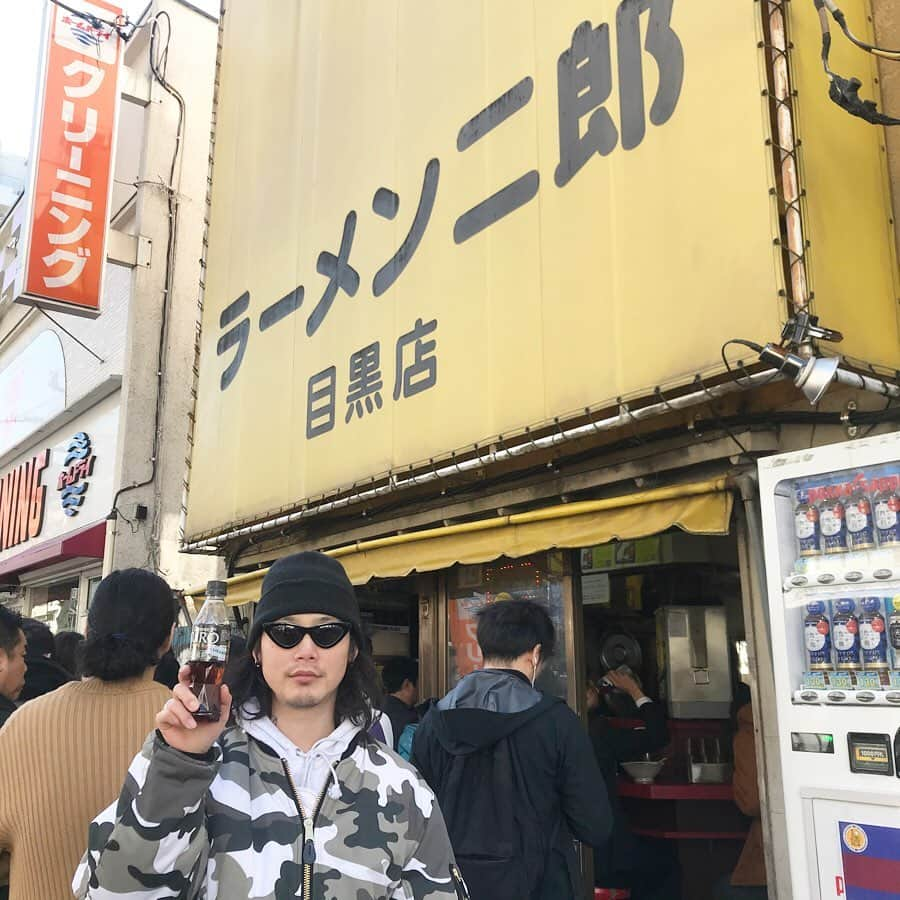 takuma watanabeさんのインスタグラム写真 - (takuma watanabeInstagram)「#目黒 #二郎 #メグジ #ヤサイ #ニンニク #カラメ #🍜 #🖤」1月10日 10時23分 - takumagram