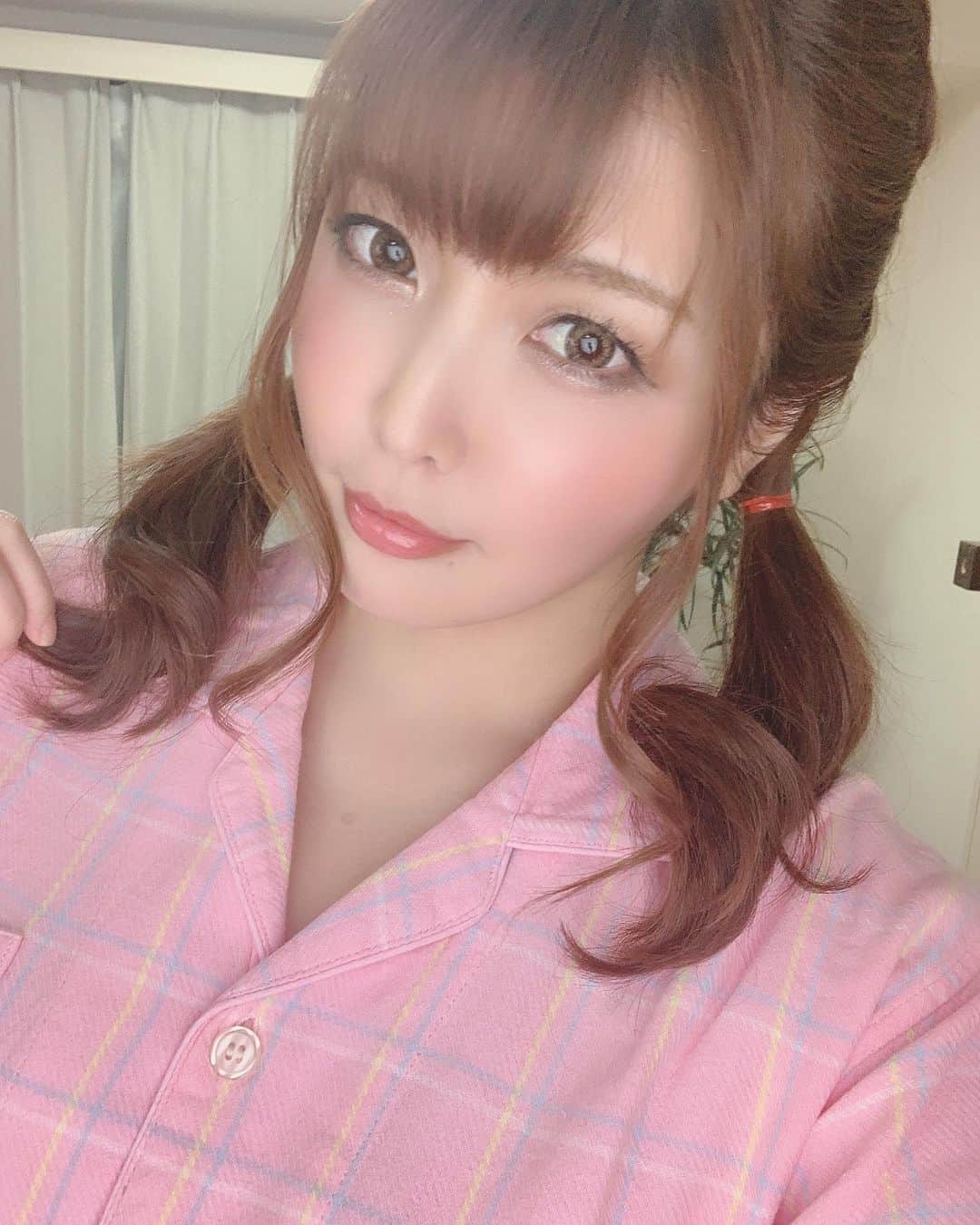 新村あかりのインスタグラム：「この髪型かわいすぎるーーー！！！」