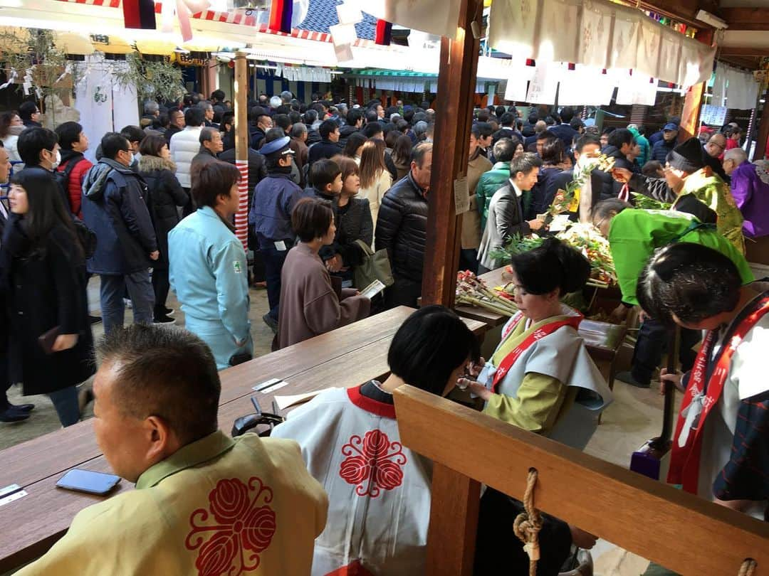 桂春雨さんのインスタグラム写真 - (桂春雨Instagram)「今日は朝から堀川戎神社で、関西演芸協会有志による『しころ打ち』のご奉仕。今年は暖かくて良かったです。 #十日戎 #堀川戎神社 #しころ打ち #関西演芸協会」1月10日 10時26分 - harusamek