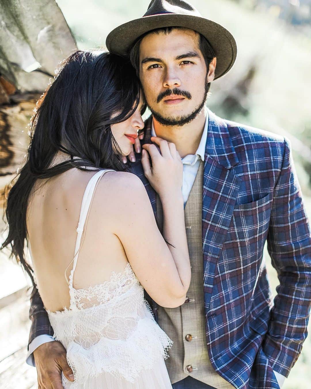 アン・カーティスのインスタグラム：「Joyeux Anniversaire Mon amour @erwan 🎂  It is in your arms that I’ve always felt the safest... even more so now, whilst experiencing this whole new journey. I can not wait for our little girl to feel that same kind of security and love your gentle arms have to give. Happy Birthday my love. Here’s to an amazing and exciting year ahead of you! May God always keep you safe. Je t’aime ❤️」