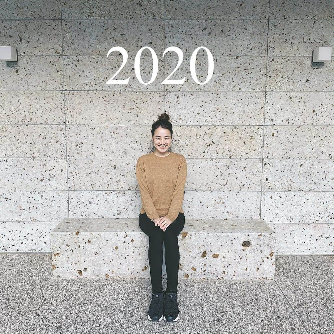 金ケ江悦子さんのインスタグラム写真 - (金ケ江悦子Instagram)「* 2020年🌅 ・ ・ 飾らない自分で。 シンプルに。 情にあつく。 生きてゆきます♡ ・ 2020年も よろしくお願いします。 ・ 悦子 ・ ・ #2020 #自分との約束を守る  #力まない #楽しく生きる  #大学院生  #全身ユニクロ #♡ #uniqlo @uniqlo_ginza」1月10日 10時59分 - etsuko_kanagae