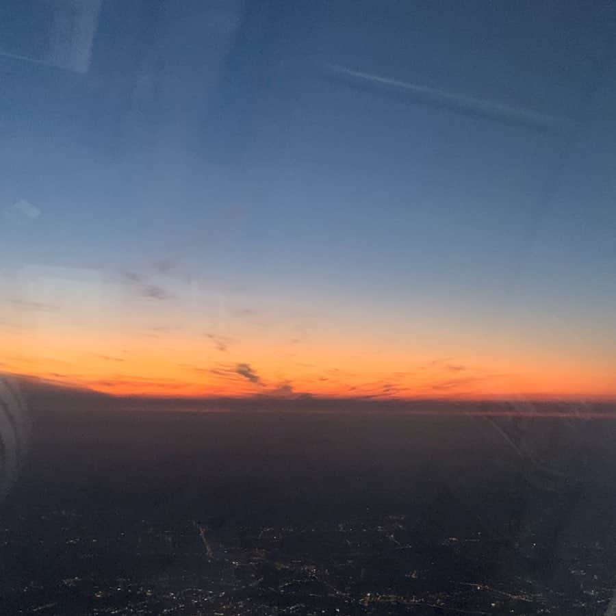 石川直宏さんのインスタグラム写真 - (石川直宏Instagram)「約12年振りの韓国🇰🇷 こっちは夜氷点下💦 . #韓国 #RepublicofKorea #Seoul #出発 #departure #ANA #夕焼け #sunset 機内では #うつ白  #森﨑兄弟 #森﨑和幸 #森﨑浩司  #壮絶」1月10日 11時04分 - sgss.18