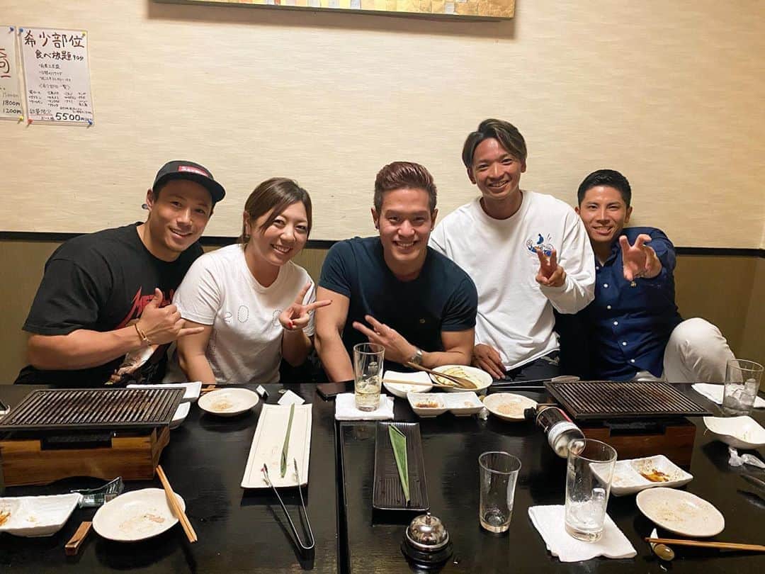 宮里美香のインスタグラム：「*** 🏋️🏌️‍♀️🃏⚾️💁🏼‍♂️ 素敵な出会いに感謝✨ . 先日、世界No.1になったマジシャン MASA MAGIC 君に会う機会がありました！プロ野球選手の東浜巨 君も一緒に😊 目の前でマジックを見せてもらったけど、とにかく凄すぎ！！何が起こったかわからなくて、ただただ驚くばかり。一気に彼の大ファンになりました！ こういう機会を作ってくれた、しょうに感謝。本当にありがとう🙏 . #thankyou  #masamagic #世界no1 #マジシャン #カッコよすぎ #初めて目の前でマジック見た  #凄すぎる #大ファンになりました  #最高に楽しい時間だった  #出会いに感謝」