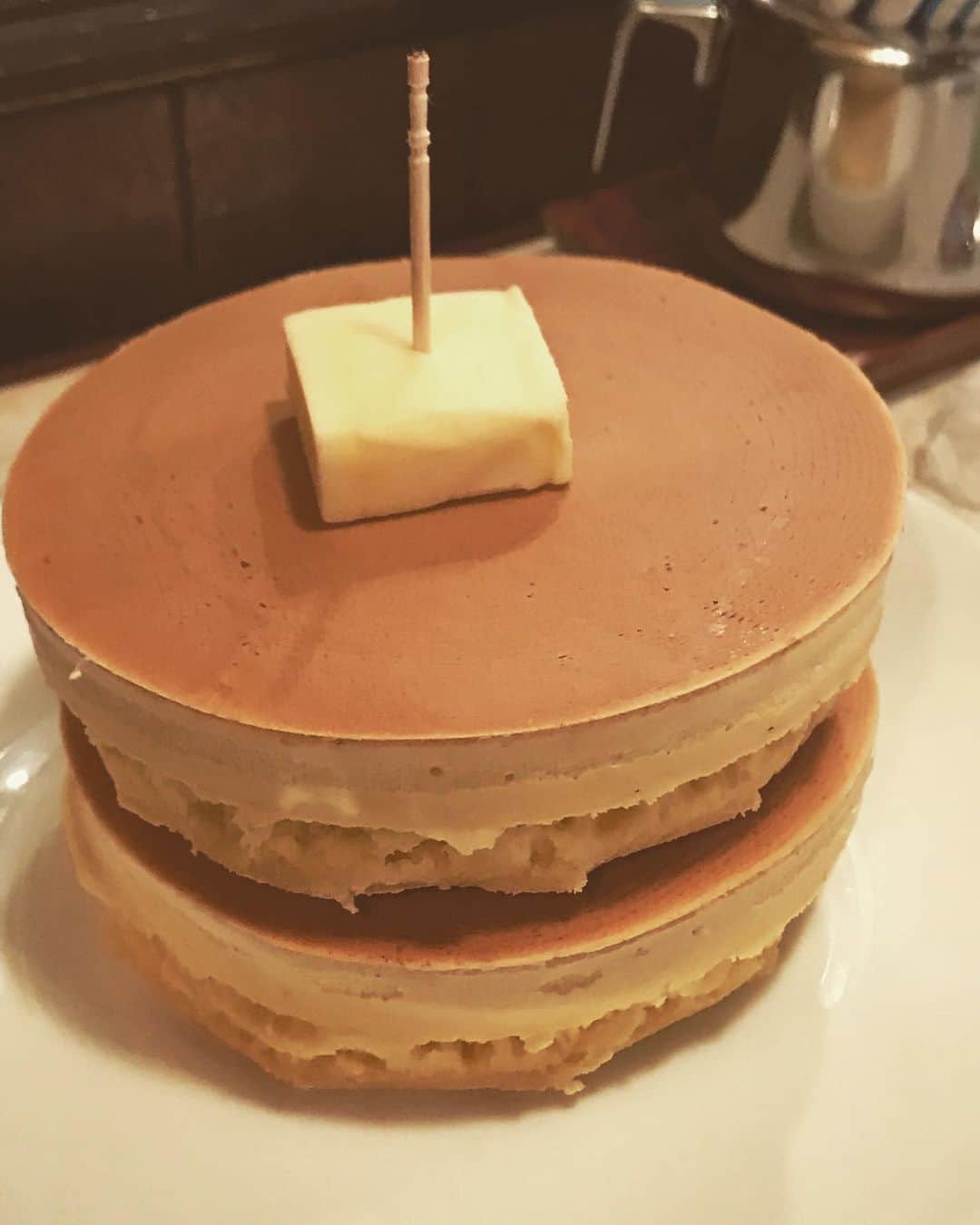 ハチミツ二郎さんのインスタグラム写真 - (ハチミツ二郎Instagram)「ふわふわのパンケーキ？ NO!NO! オレたちはパツパツのホットケーキ。」1月10日 11時05分 - jirohachimitsu
