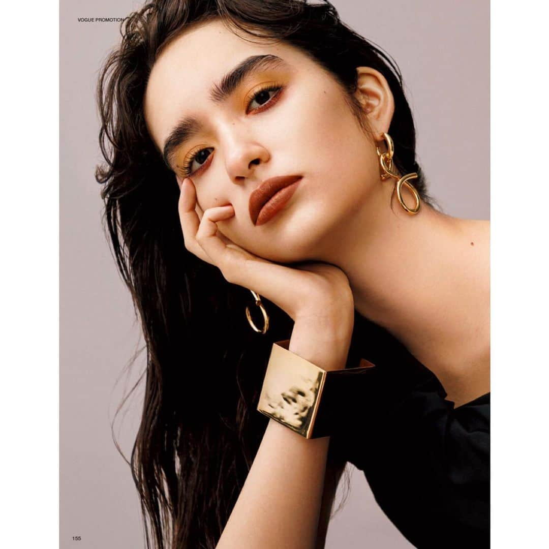 耕万理子さんのインスタグラム写真 - (耕万理子Instagram)「VOGUE JAPAN × SUQQU💄 makeup  by me.  #voguejapan #editorhal #suqqu  # beauty #makeup  #mua #makeupartist  #Photo: Kinya Ota at MILD #Stylist: Eiji Takahashi at ACUSYU #Hair: Tomo Tamtra at Perle Management #Makeup: Mariko Tagayashi at SIGNO　 #Model: HANAKA at donna #Nailist: Junko Shinbori #Text:Eri Kataoka  #Editor:Toru Mitani」1月10日 22時11分 - mariko_makeup