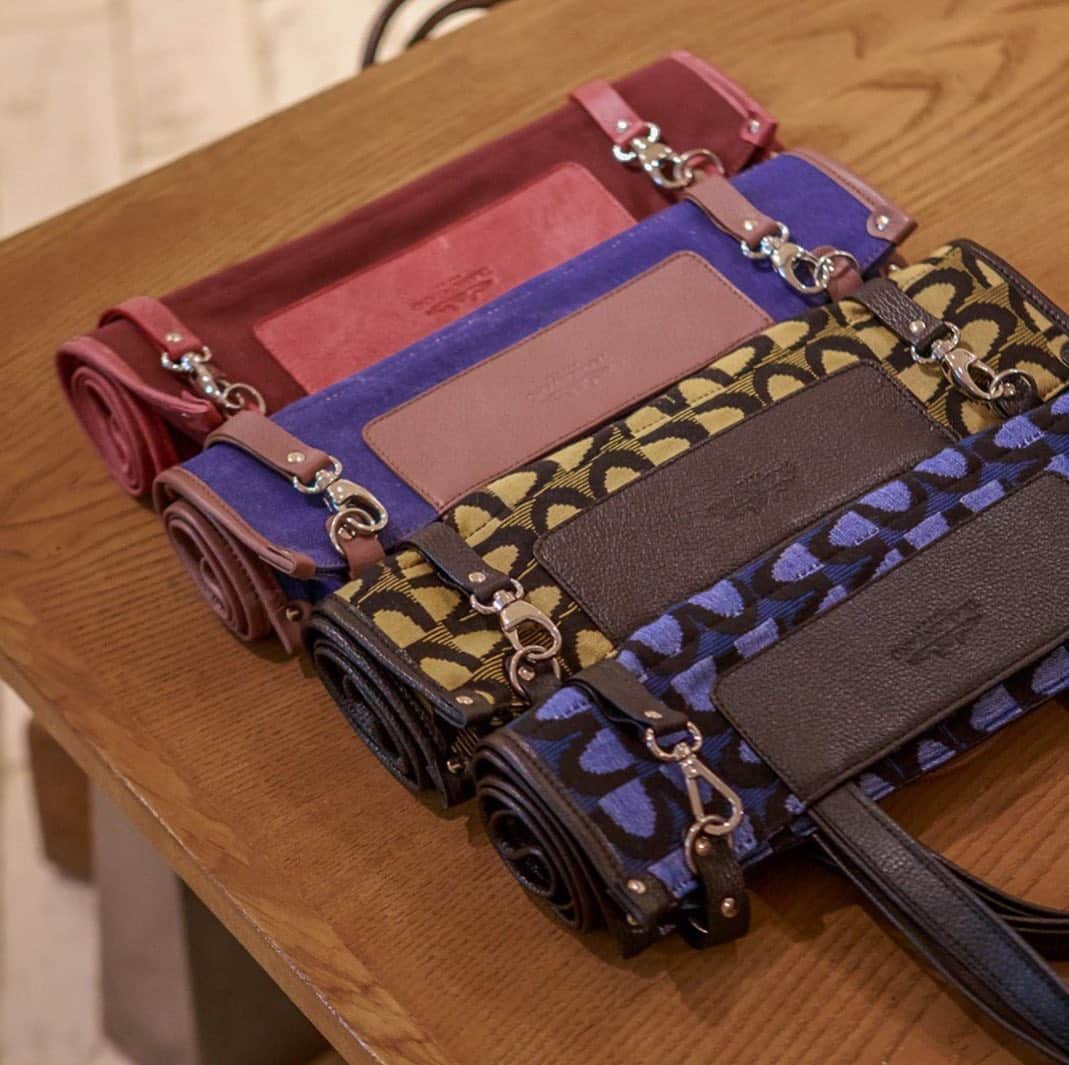 のインスタグラム：「Rolled up Tote bag in many different combinations of colors and patterns. Come and see it in our store. #tramontanonapoli #tramontano1865」