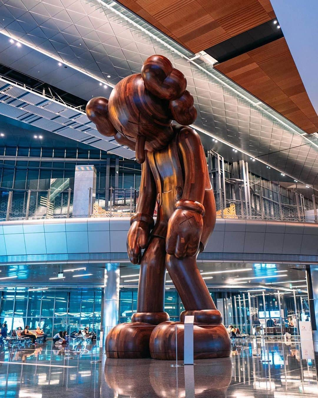 KAWSONEさんのインスタグラム写真 - (KAWSONEInstagram)「Thanks @d0hil ! Good morning... #Repost @d0hil ・・・ Epic wooden @kaws companion at Doha international airport. 🤯 #kaws #kawscompanion #doha #dohaairport #travel #dohil #nevernotshooting #leica #leicaq」1月10日 20時54分 - kaws