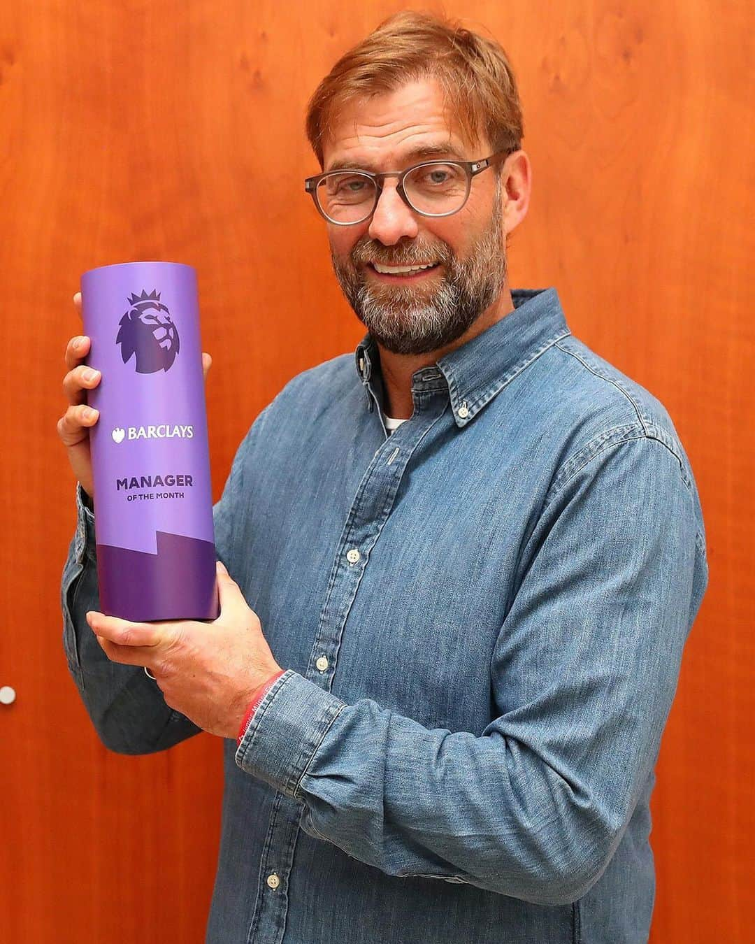 リヴァプールFCさんのインスタグラム写真 - (リヴァプールFCInstagram)「BOSS ✊🔴 Jürgen Klopp wins @premierleague’s Manager of the Month award after a great December 🙌 #LFC #LiverpoolFC #Klopp #PremierLeague」1月10日 21時00分 - liverpoolfc