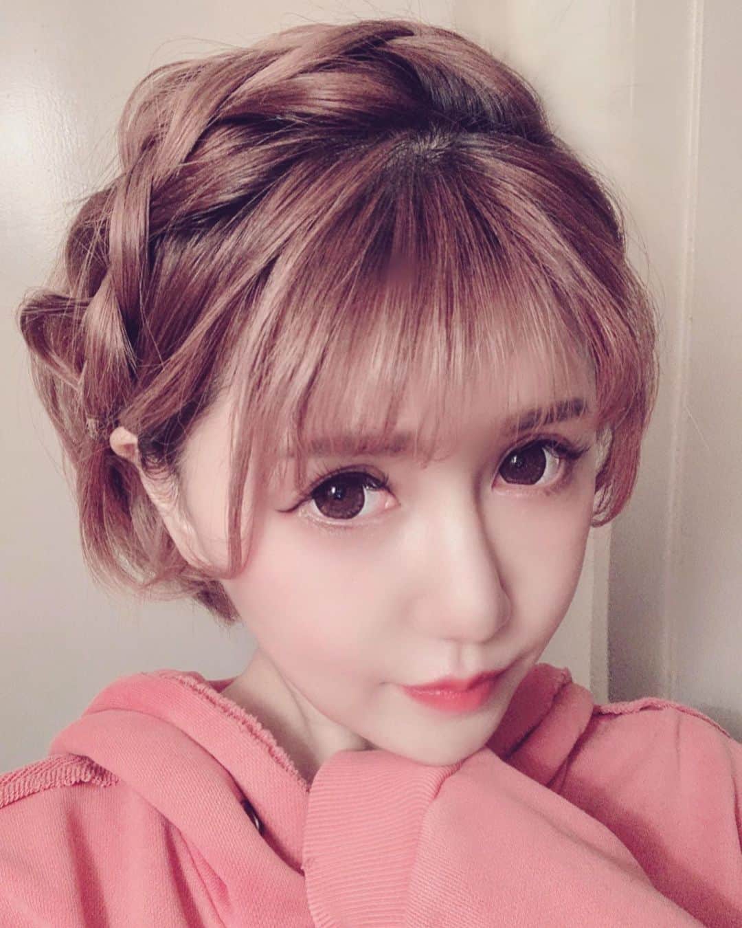 河西里音さんのインスタグラム写真 - (河西里音Instagram)「可愛い髪型してもらった♡ ♡ ♡ ♡ #haircolor #pinkpurple #shortbob  #裏編み込みアレンジ  #cute #girly #パーカ好き ♡」1月10日 21時05分 - rion_kasai