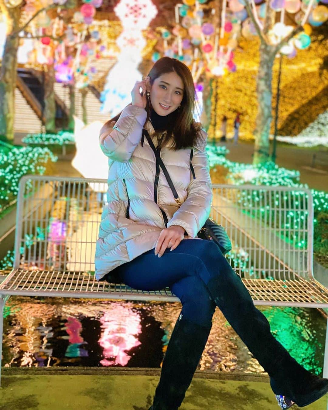 のインスタグラム：「イルミネーション綺麗だったぁ☃️❄️✨ 空いてて見やすくて写真も撮りやすくて今の時期穴場❤️ また行きたいなぁ☺️🌟 #西武園ゆうえんち#イルミネーション#2020」