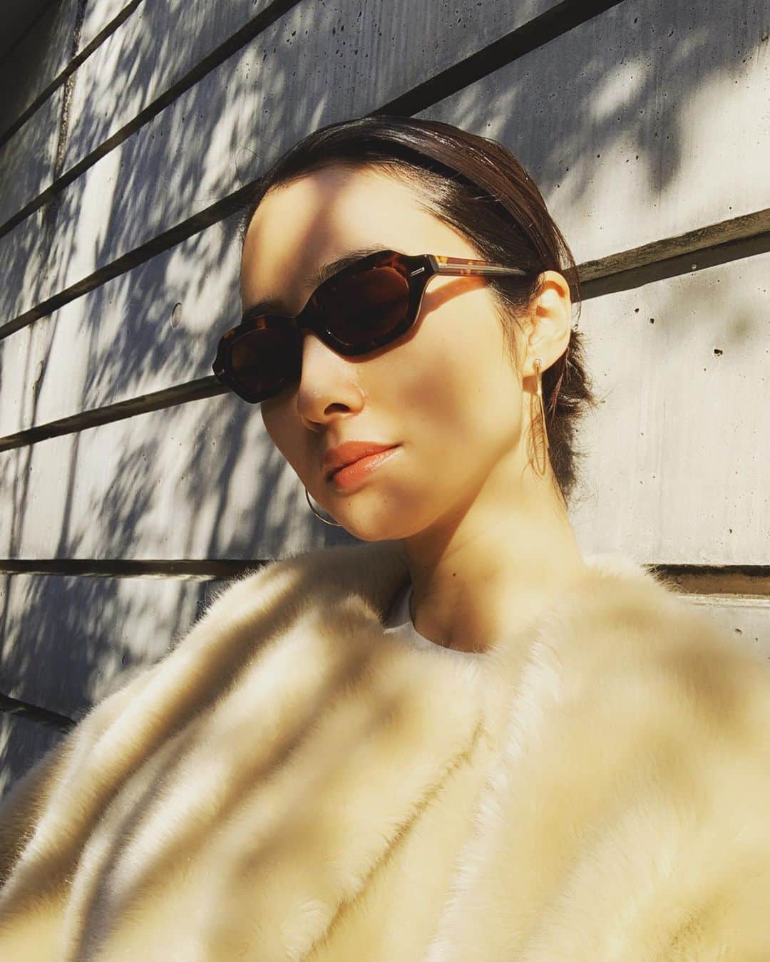 絵美里のインスタグラム：「wearing my new sunglasses by @oliverpeoples ☀️ . . . . . . . . #oliverpeoples  #sunglasses  #オリバーピープルズ」