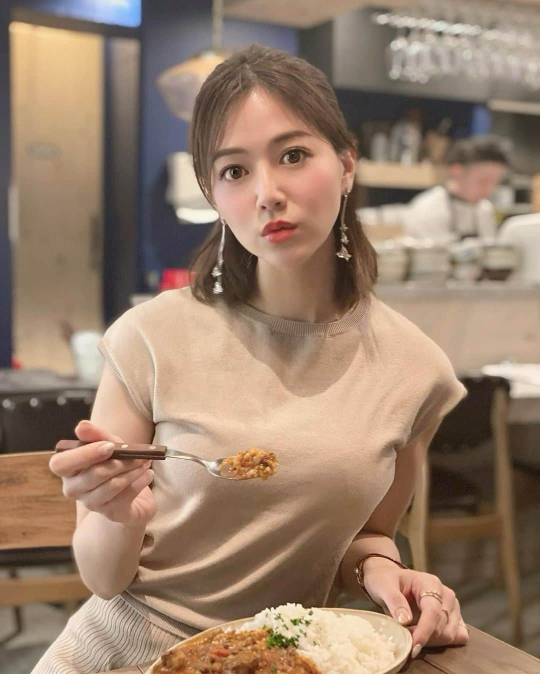 石井里奈さんのインスタグラム写真 - (石井里奈Instagram)「こんばんは🌇 . 今夜は里奈ログ🤤❤️🍛 . 極上のビーフストロガノフを食べに北参道にあるル・キャレへ行ってきました🥰 . デリカフェなんだけど、ビーフストロガノフがとっても有名ということで食べてみたら、噂通り最高🥰❤️ . ビーフがトロトロで、野菜がたっぷり溶け込んだルーが絶品でした🍛🤤 ルーだけ2倍とかでも食べたい笑 . knitdress... @jusglitty_official . 今日もお疲れ様でした🐻💕 . #千駄ヶ谷 #デリカフェ #デリ #deli #delicious #beefstroganoff #ビーフストロガノフ #りなまるグルメ #肉 #肉食女子 #肉好き #cafe #cafestagram #カフェ #カフェ巡り #北参道 #北参道カフェ #ヘルシー #healthy #healthyfood #グルメ #food #instafood #jusglitty #arpege_story #ジャスグリッティー #カレー #curry #東京グルメ #おしゃれカフェ」1月10日 21時16分 - ri7tin1025