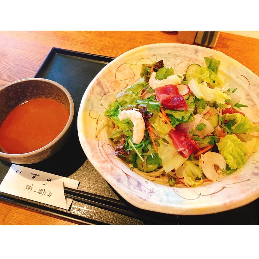 落合由佳さんのインスタグラム写真 - (落合由佳Instagram)「🍽 今週は暴飲暴食が続いたのでお昼はサラダそば。 #かねこ #浦和 #そば #蕎麦  #🥗」1月10日 21時17分 - yuka.ocha