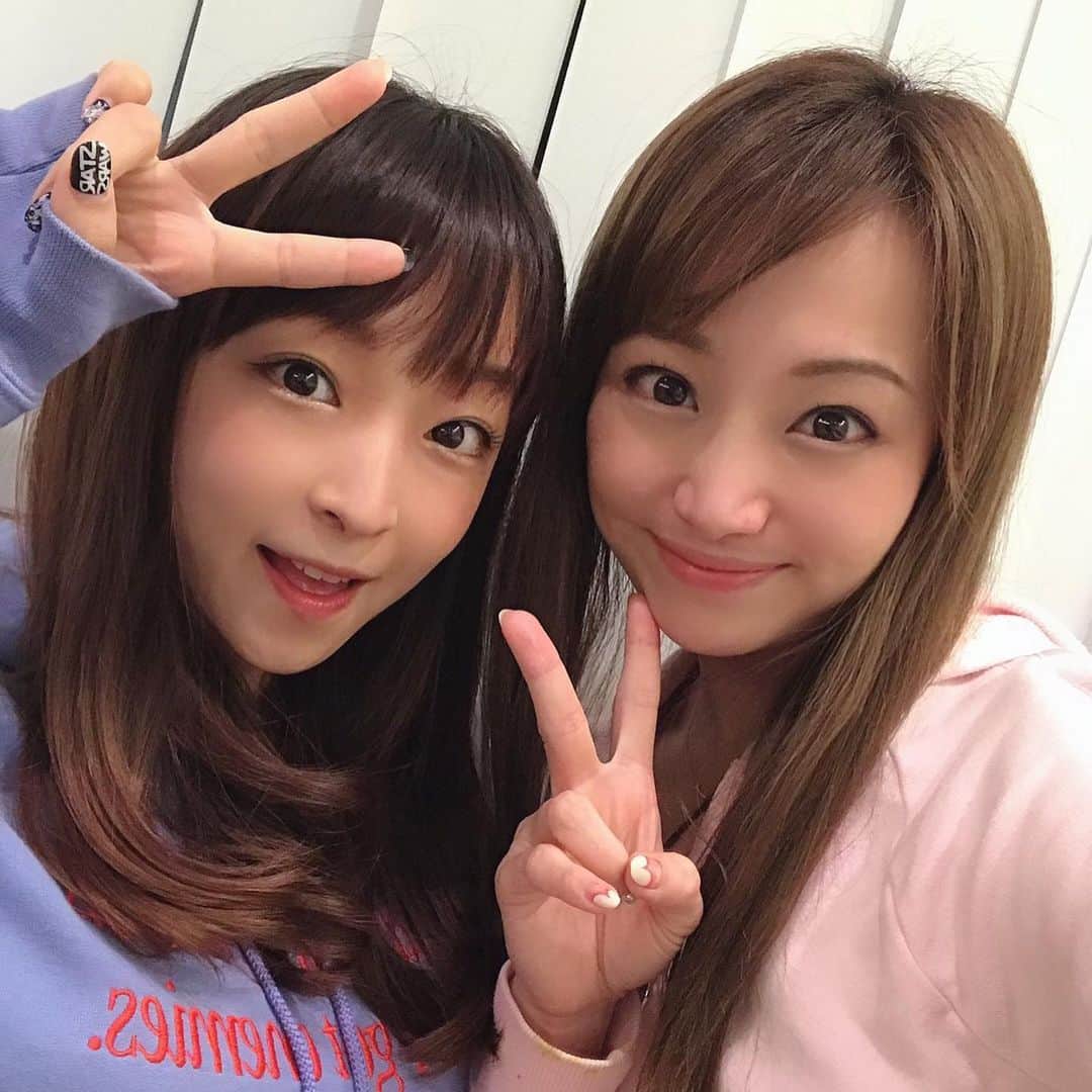 くぼたみかのインスタグラム：「First catch up with my besty this year❤️ 2020年初ゆり❤️ 相変わらず可愛いに溢れてる家💓 #今年もよろしく　#2020 #newyear #tokyo #japan #bestfriends #dogs」