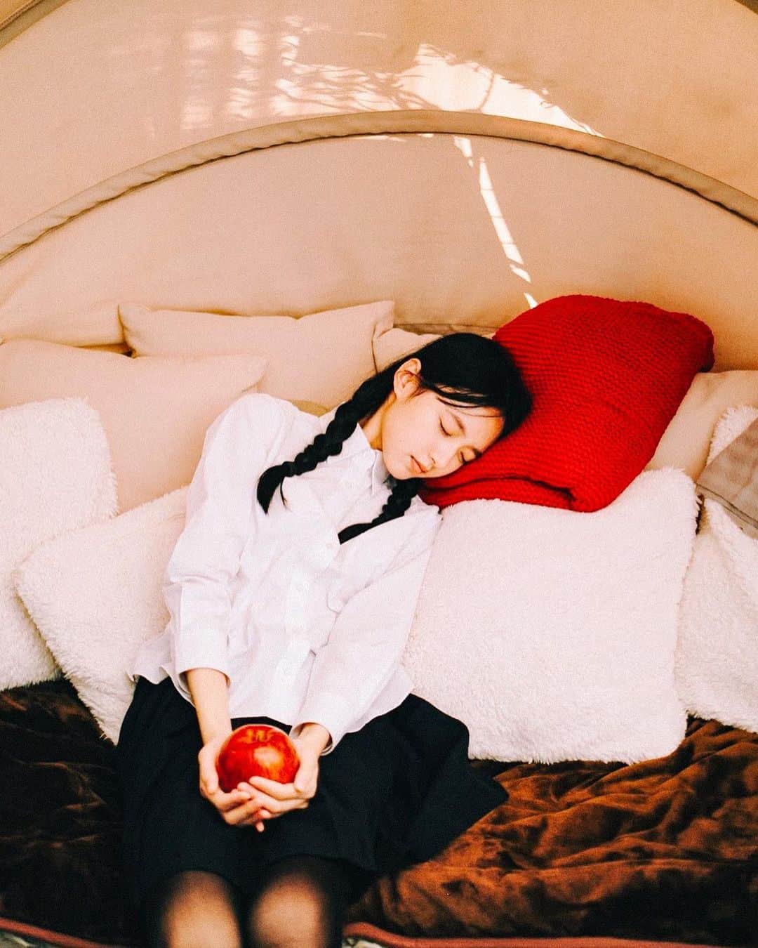 hiderin777さんのインスタグラム写真 - (hiderin777Instagram)「. . カフェの名前も忘れちゃったんだけど、ここのドリンク、 超カラフルで可愛かったなー🍹 (drinkの写真は撮り忘れた) . . . 🍎」1月10日 21時33分 - ringostar.desu