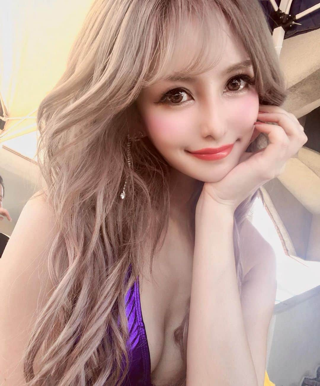 竹村寿美佳（すうちゃま）さんのインスタグラム写真 - (竹村寿美佳（すうちゃま）Instagram)「明日11.12日の2日間東京オートサロン出演です⸜︎︎︎︎❤︎︎⸝‍ ブースは「ARTISAN SPIRITS」🌟 2枚目にマップ載せてるから、会いに来てくれたら嬉しいです❣️ 沢山の方に会えるのが楽しみっ‪‪❤︎‬" いっぱい写真撮ってください💓💞 _  #東京オートサロン #オートサロン#イベント#車#キャンギャル#撮影#モデル#ダンサー#水着#インフルエンサー#car#carshowmodel#bikini#bikinigirl#ハーフ#金髪#ギャル#メイク#ヘアアレンジ#ファッション#コーデ#幕張メッセ#レースクィーン#新宿#渋谷#横浜#大阪#自撮り#gogodancer#お正月」1月10日 21時45分 - suuchamav3v