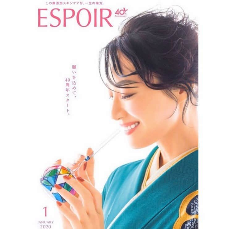 樹神さんのインスタグラム写真 - (樹神Instagram)「今月号からリニューアルされました、ファンケル 『ESPOIR』1月号　お仕事させていただきました。  40周年、おめでとうございます！  撮影では久しぶりに振袖を着させていただけて、嬉しかったなぁ♪  #photographer #宮本直孝 #hairandmakeup @hairmake_muro  #stylist @s.minegishi  #model @kotamaofficial  #ファンケル#エスポワール#着物#振袖#びいどろ#fancl#espoir#kimono#樹神」1月10日 21時43分 - kotamaofficial