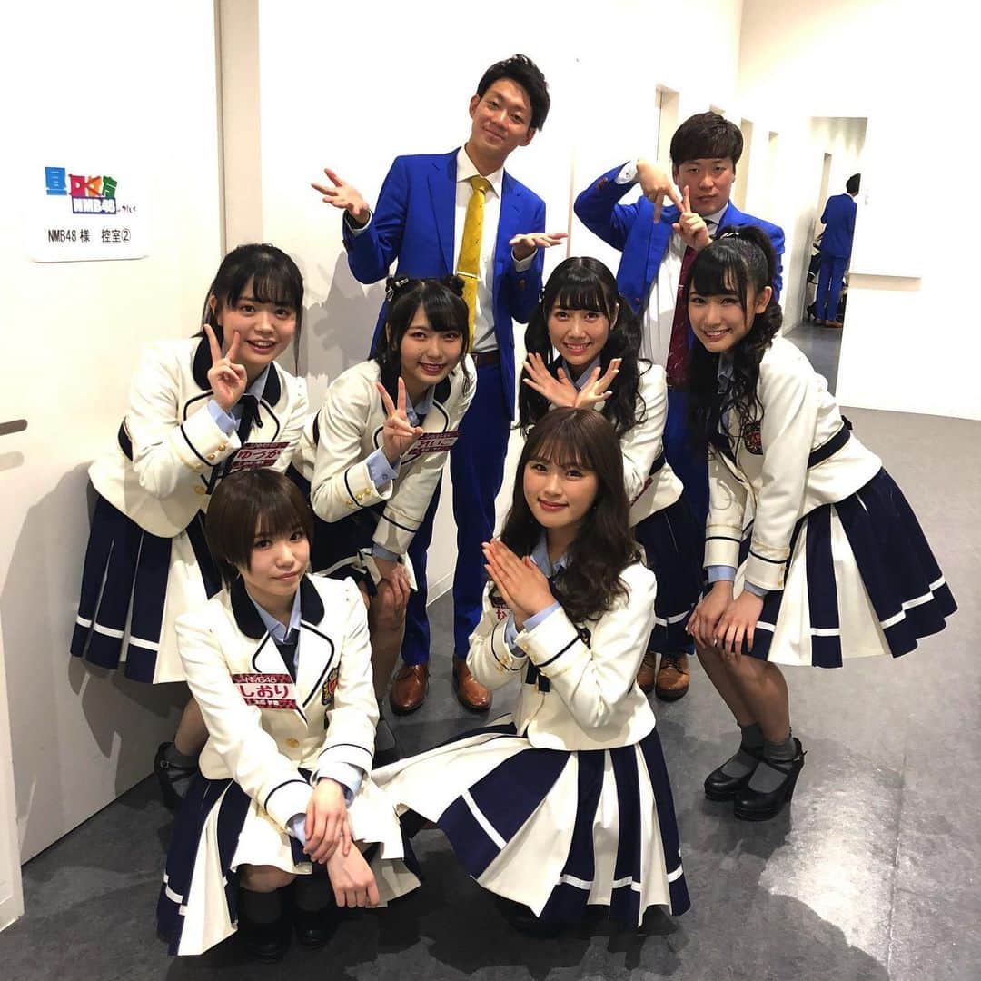 羽尻紘規のインスタグラム：「昼方NMBでした！ 8年前の自分に教えてあげたい！ お前は8年後台車に乗ってその台車をNMBのメンバーがひっぱりどれだけメンバーの顔とおれのお尻が近くになるかというゲームをしてるぞ！ 変やぞ！」