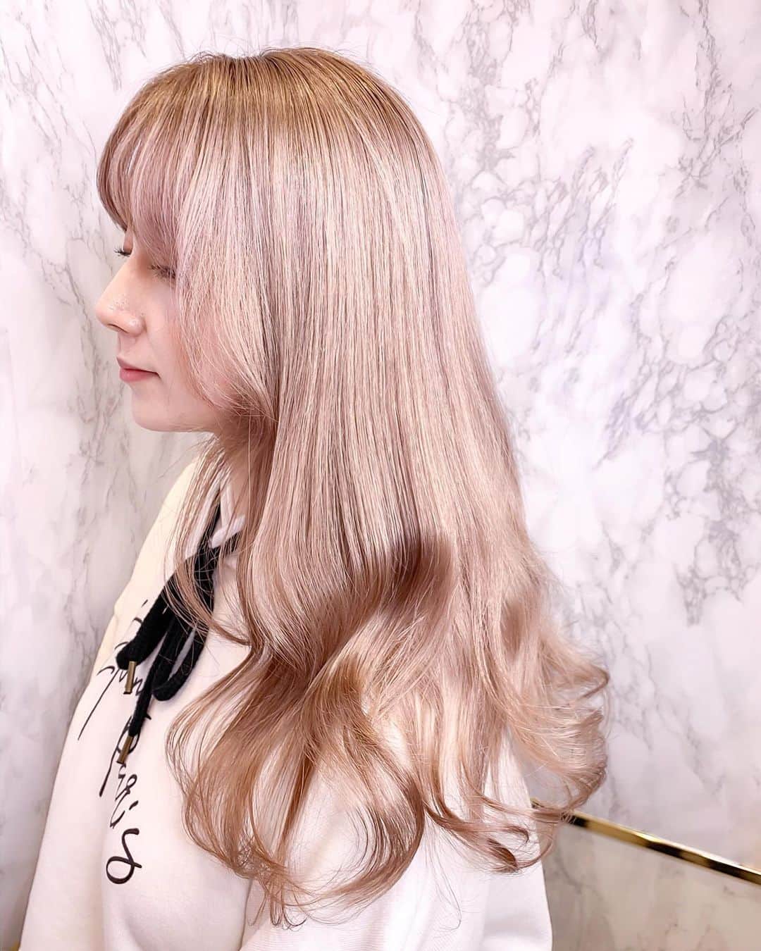 原涼香のインスタグラム：「白肌プレミアムハイトーン✨ 『 white lavender beige 🍨🍨 』 ケアブリーチ3〜4ベースでつくる、 サラツヤハイトーン♡ ㅤㅤㅤㅤㅤㅤㅤㅤㅤㅤㅤㅤㅤ」