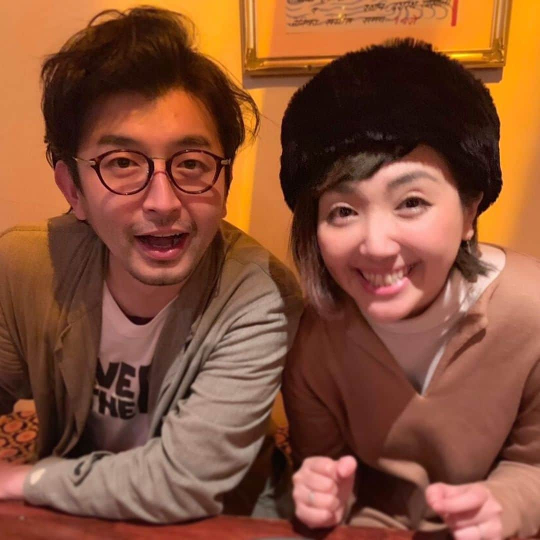 岩崎愛さんのインスタグラム写真 - (岩崎愛Instagram)「さてさて、あさっては毎年恒例ブラシスお里帰りライブですよ👫 皆さん、これ見なきゃ始まりませんわよ👼 . そろそろブラシスも新曲でも作って動き出したいね〜 なんて、兄上と話してまして🎸 そしたら大阪、東京以外も歌いに行きたいなぁ🏃‍♀️ . とりあえず、1/12はムジカジャポニカで待ってるZE👍 . 1/12(日)大阪梅田ムジカジャポニカ . ムジカジャポニカ恒例正月スペシャル！ 『岩崎家お里帰り〜岩崎慧×岩崎愛〜brother & sister vol.17』 . open 18:00 / start 19:00 前売り¥3,000/当日¥3,500円(1Drink別) . 出演 : 岩崎愛 / 岩崎慧(セカイイチ) . ご予約はムジカジャポニカHPからどうぞ🙌 . #brotherandsister  #ブラシス  #岩崎愛  #岩崎慧」1月10日 21時48分 - iwasakiaiching