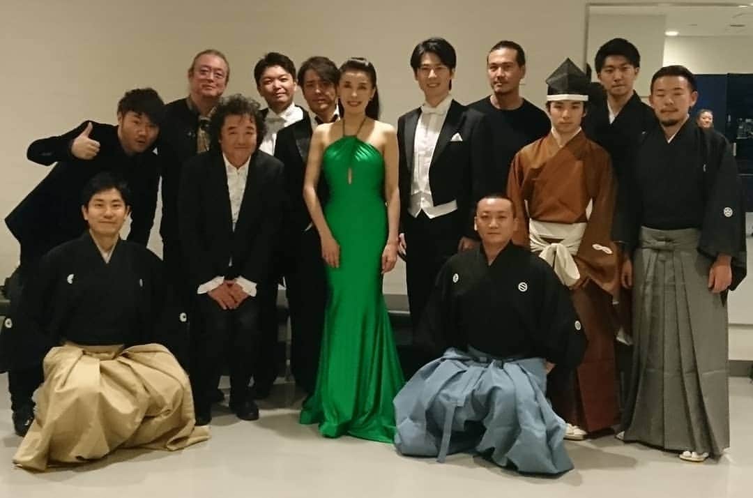 福間洸太朗さんのインスタグラム写真 - (福間洸太朗Instagram)「Music with Wings concert done!  This concert presented some music that Yuzuru Hanyu used for his skating programs (from his childhood up to this season). I played Rachmaninoff's Paganini Rhapsody (excerpts), Scriabin's Etude Op.8-12 and Chopin's Ballade No.1.  It was very inspiring to hear other genre of music as well as seeing the collaboration with the image of Yuzuru skating on a big screen!  A huge thank you to the organizer, all the staff members, Mr.Yano (photo 6, sound engineer, who had the initial ideas of this event), Mo.Nagamine, the orchestra members, other fantastic musicians and of course all the people who came to hear this unique concert!  As always, I wish Yuzuru all the best and happiness in life. . . 「羽生結弦プログラムコンサート」にお越し下さった皆様、主催者様、スタッフの皆様、指揮の永峰大輔さんはじめ出演された皆様、有難うございました＆お疲れさまでした！  この演奏会の出演にお声がけくださったのは、ファンタジー・オン・アイスでもご一緒した音響の矢野桂一さん（写真6）でした。選曲したのは矢野さんと制作側ですが、私の拘りや要望を色々聞いてくださり、心から感謝しています。このコンサートを通して、クラシックに馴染みない方にも興味持っていただけたなら、大変嬉しいです。（2月15日にＣＳテレビ朝日で放映される予定です。） そして大スクリーンに映し出される羽生選手の幼少から今に至る数々の演技映像を見て、改めて彼が全ての経験から学び努力してきたか、自身の肥やしにして更なる挑戦をしているかが伝わり、胸が熱くなると同時に、勇気をいただきました。  これからも、アスリート・アーティストとしての羽生結弦さんを応援していきたいと思います。  #musicwithwings #yuzuruhanyu #musicianslife #pianist #羽生結弦 #羽生結弦プログラムコンサート （最後の写真は練習室でのウォームアップ⁉🙈） photos 2 & 3: (c)1002」1月10日 21時50分 - kotarofsky
