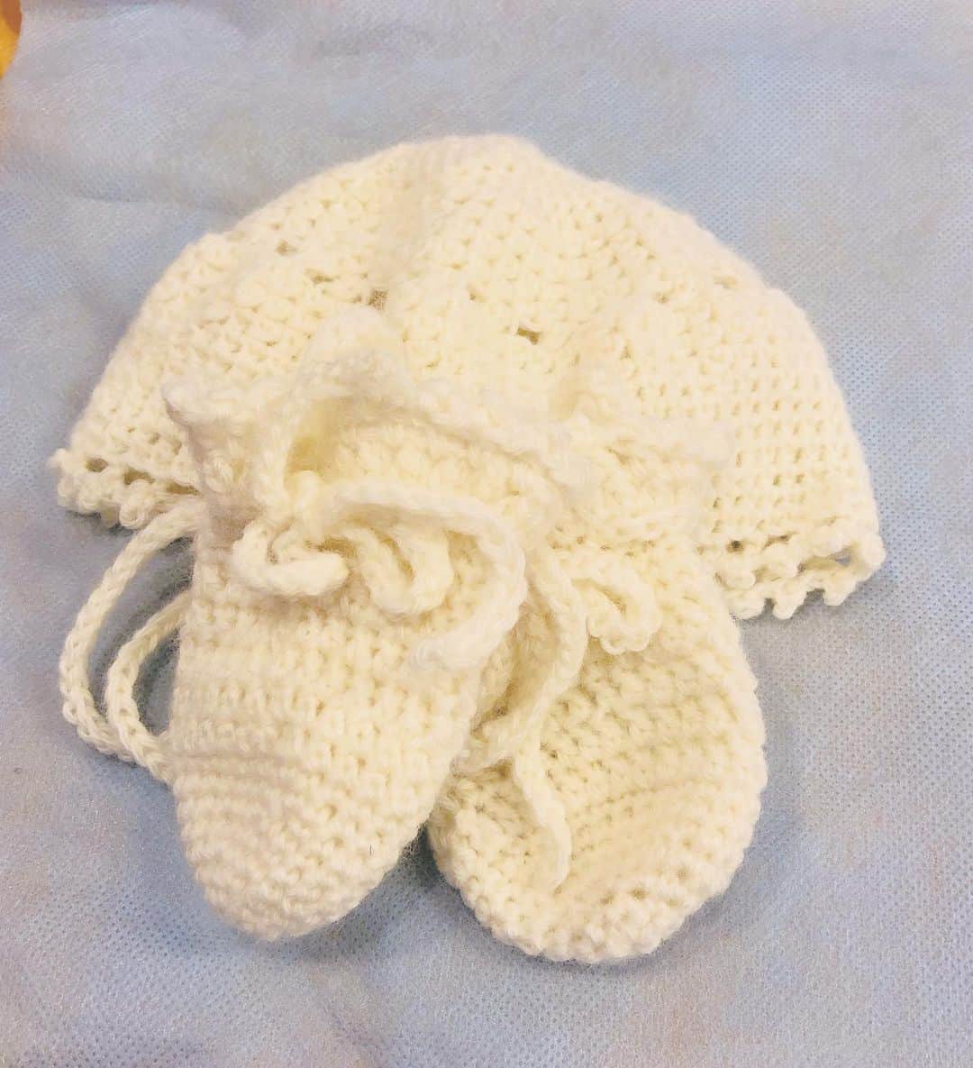 のインスタグラム：「Happy birthday AJ❤️❤️❤️ Thank you for choosing us and being born. You are our treasure in our family. Words are not good enough to describe how moved I am.  Just love you sooooo much. Xox  #birthday#baby#nephew #family#lovefamily #handmade #love #motherearth #thankfulmama  #happybirthday #産まれてきてくれてありがとう #ママがんばりました #甥っ子love  #生命 #手編み」