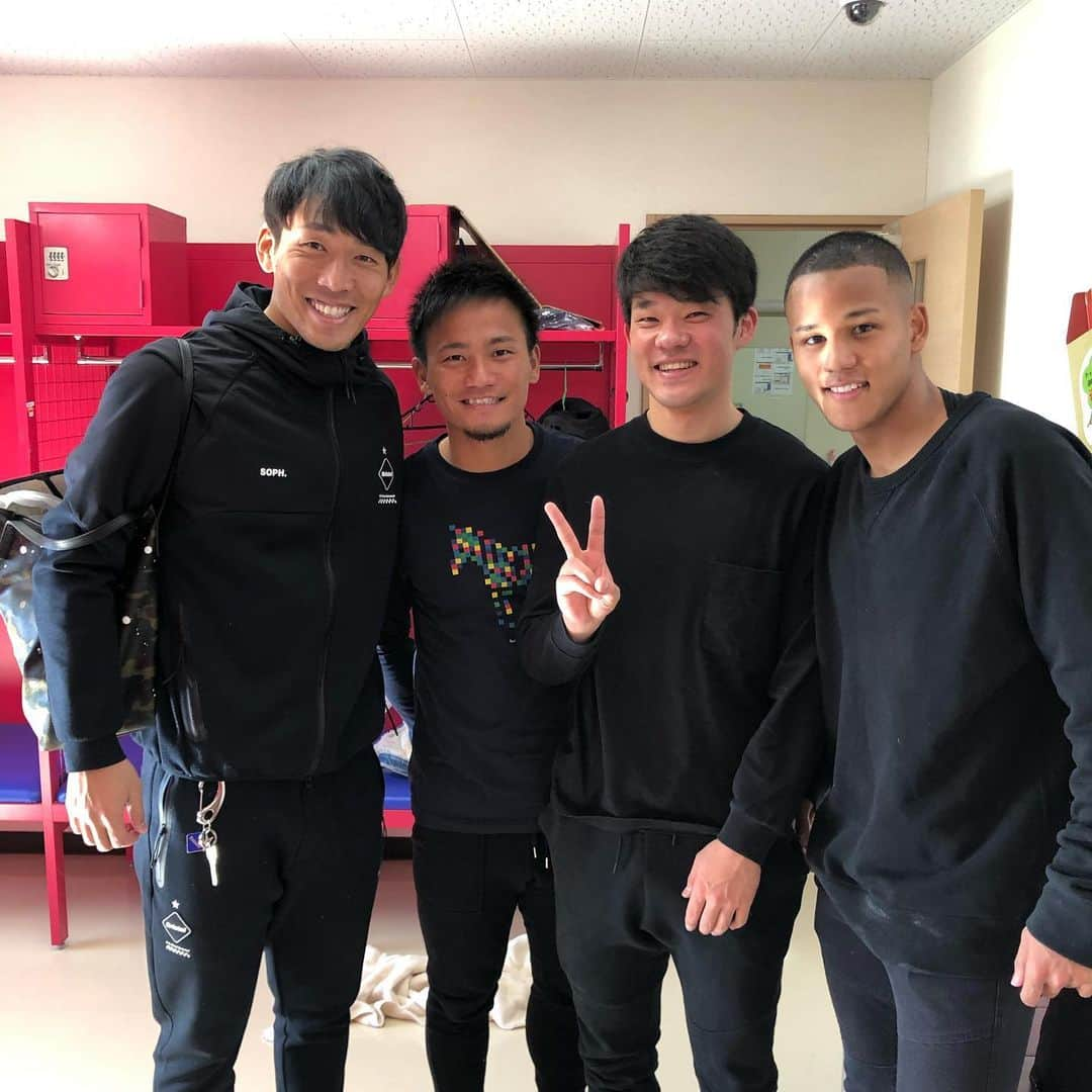 金山隼樹さんのインスタグラム写真 - (金山隼樹Instagram)「初めましての人、お久しぶりの人達と政田で会いました😊 今年もみんなで頑張ろう👍👍 #ファジアーノ岡山　#新加入選手」1月10日 13時23分 - junki_13_kanayama