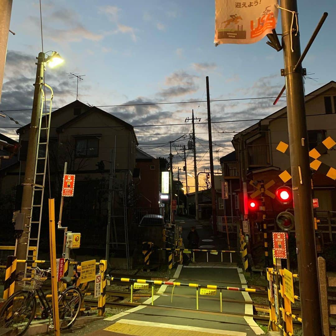 染谷俊さんのインスタグラム写真 - (染谷俊Instagram)「昨日は豪徳寺リーフルームで、加藤格さん、西広ショータ氏と、歌い初めスリーマンライブ！！ 濃い濃い時間だった！ 歌えて嬉しかったです！ 集まってくれたみんな、ありがとうございました！ 久しぶりにみんなと会えて過ごせた時間、あったかかったです！ 2020年生まれたての染谷俊、ここからまた成長していきます！ また会いたい。歌いたい。 はじまりのハジマリ。  今日は朝から移動！ 明日から大阪3days！  http://someyashun.net/live/  #染谷俊」1月10日 13時36分 - someyashun