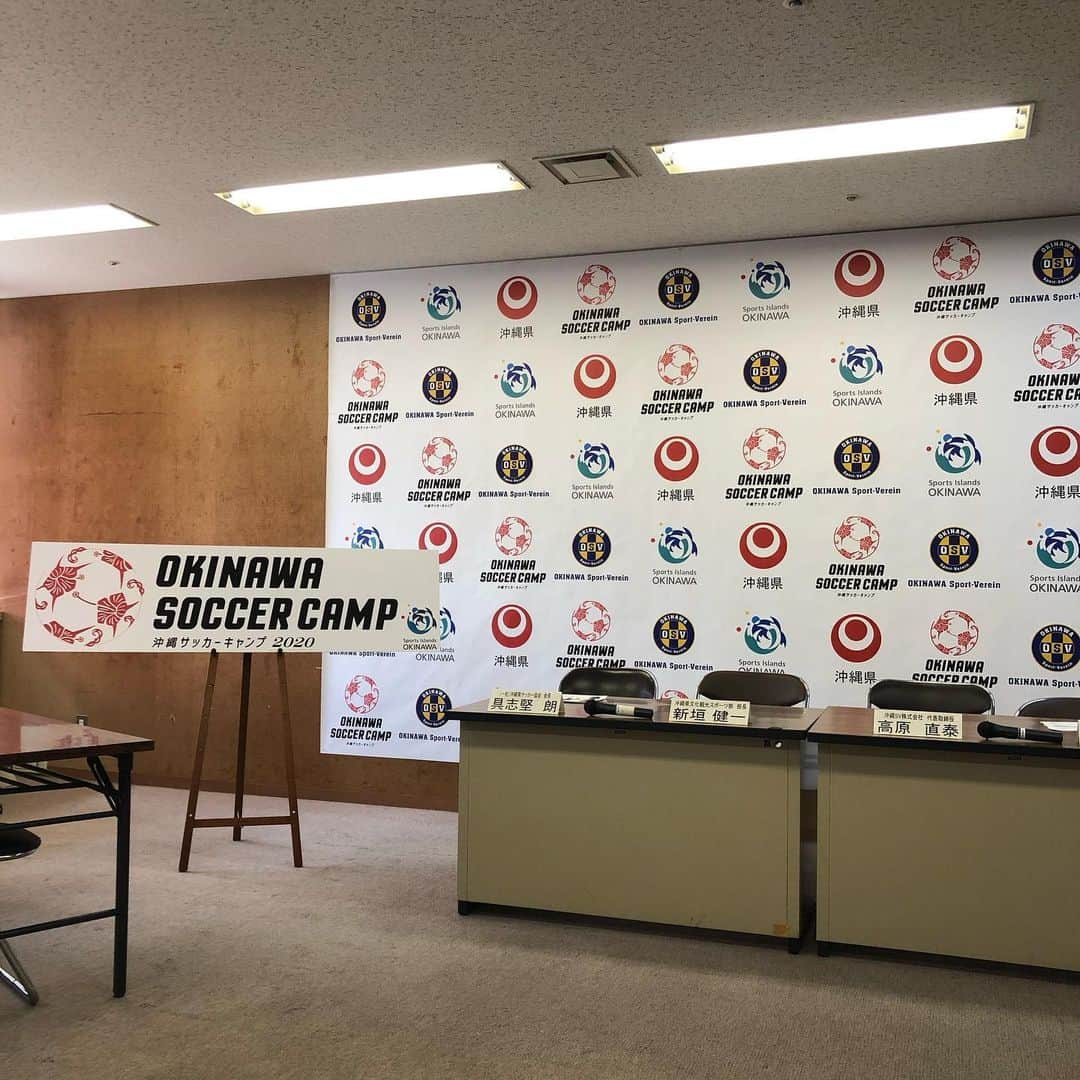 高原直泰さんのインスタグラム写真 - (高原直泰Instagram)「14時から沖縄サッカーキャンプの会見をインスタライブします。 #沖縄サッカーキャンプ」1月10日 13時40分 - takahara.osv