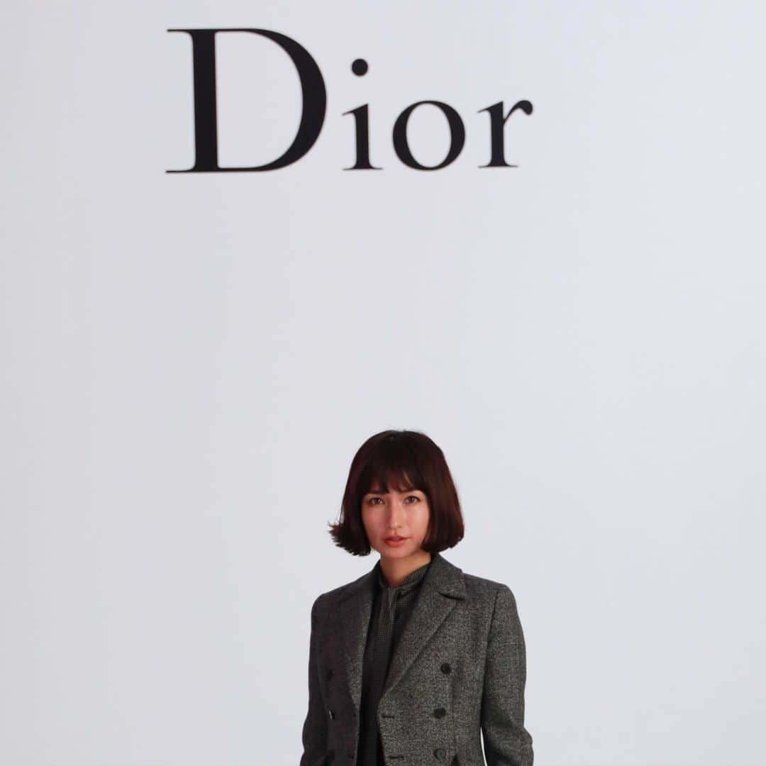佐田真由美さんのインスタグラム写真 - (佐田真由美Instagram)「みなさんにお知らせがあります✨📢 この度、Diorのスキンケアライン、「カプチュール トータル」のアンバサダーに就任しました🙇‍♀️👏 去年のお披露目のタイミングから使わせていただいているのですが、とにかく素晴らしい！！ 安心しておすすめ出来ます❣️ そしてその新商品「カプチュール トータル セル ENGY」が本日発売😊🍀 42歳の等身大の自分！自分を知り、学びながらもっと自分の素肌と向き合って素敵な人になれる様頑張りたいです💙 #カプチュールトータル #diorcapturetotale @diorskincare」1月10日 13時51分 - sadamayumi