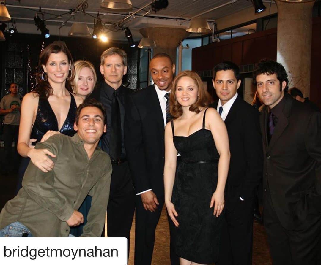 エリカ・クリステンセンのインスタグラム：「Such a wonderful group of actors! And how long ago...! ♥️ A short-lived great show on ABC. Anyone remember SixDegrees?  Repost @bridgetmoynahan with @get_repost ・・・ Because it feels like 6 degrees in NYC today. #tbt #throwbackthursday #tb @stuzicherman @mrmoonraven @jayhernandez001 @erikachristensen @dorianmissick #hopedavis #campbellscott」