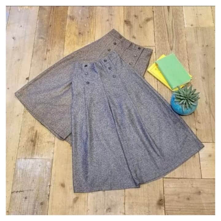 furryrate officialのインスタグラム：「【2019-20 winter collection】 ▶pants #ツイードフロントボタンフレアパンツ グレー/ベージュ No.48954637 ¥8,690- . #furryrate #furry #ファーリーレート #ファーリー #ツイード #パンツ #冬 #フレアパンツ #pants #fashion  #autumn #winter #autumnfashion」
