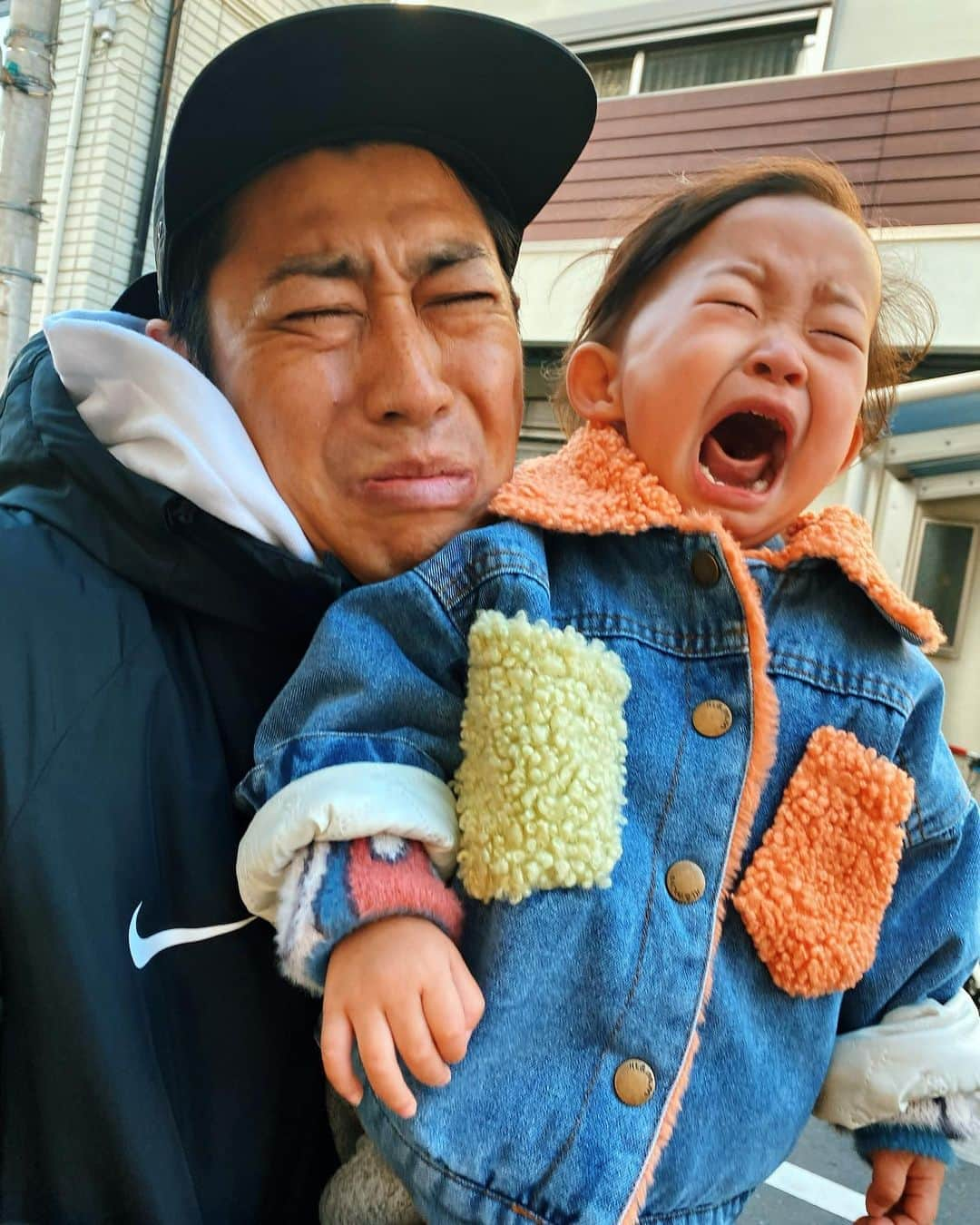 尾形貴弘さんのインスタグラム写真 - (尾形貴弘Instagram)「泣きたい気持ちはよく分かる！！！！ さくちゃんイヤイヤ期突入！  #柴犬大好き #柴犬マニア  #愛犬  #赤柴 #しばけん  #しばちゃん  #しばいぬ大好き  #shibainu  #shiba_snap  #犬ばか部  #いぬばか部 #ミク #三九 #39 #パンサー尾形 #赤ちゃん #赤ちゃんのいる暮らし #赤ちゃんと犬 #1歳10カ月 #ミクサクタカヒロ #サンキュー #ママリ #ベビフル」1月10日 14時10分 - miku3_miku_9