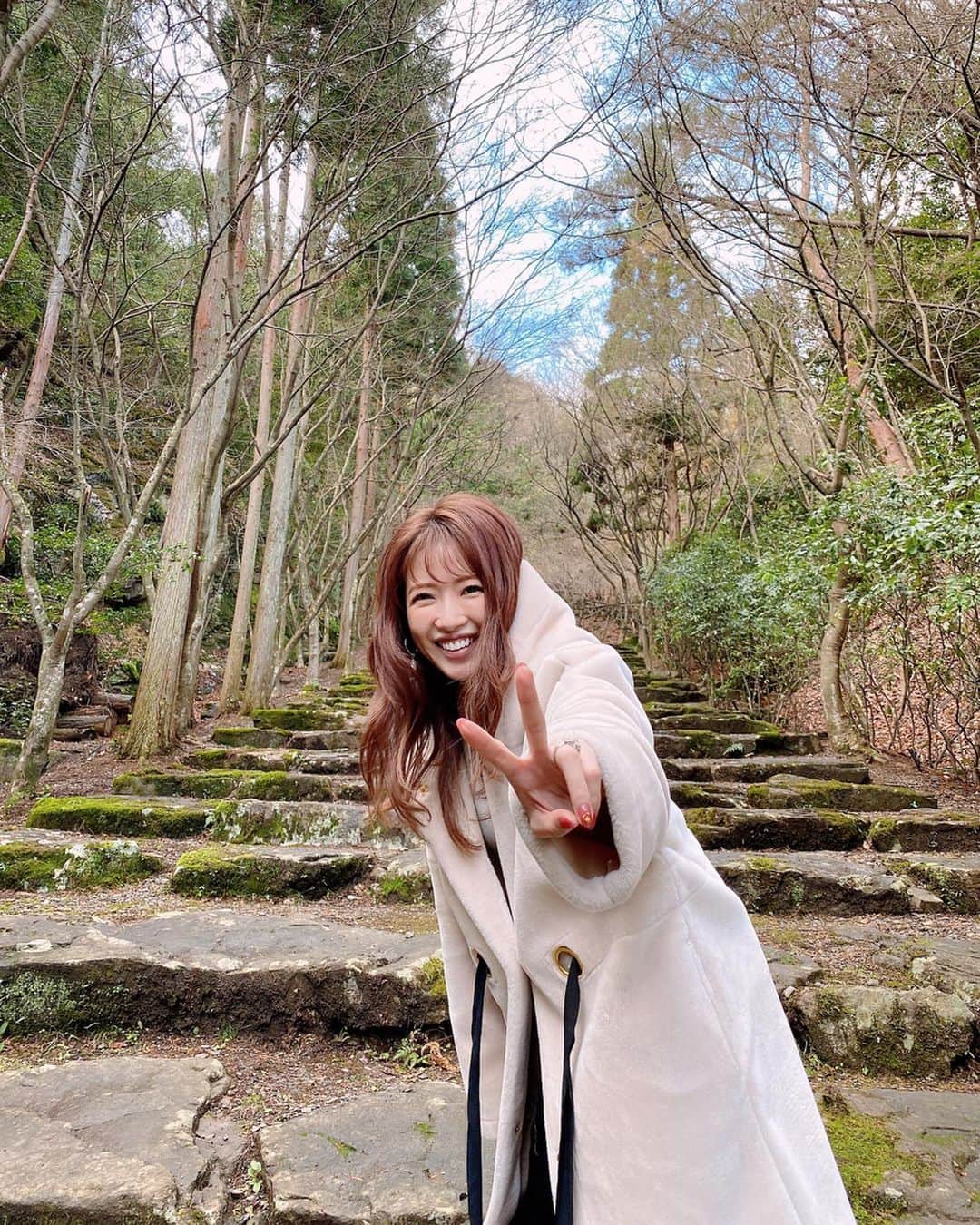 舟山久美子（くみっきー）さんのインスタグラム写真 - (舟山久美子（くみっきー）Instagram)「京都は歳を重ねる度に楽しさが増しますね🥰！ . 今回は、知らない京都を知れる旅になりました⛩東福寺にてはじめての『座禅体験』させていただきましたが、心を無にすると自分の心の奥の感情が浮かび上がり見つめ直す時間に😌 知らない自分と出逢えて『なぜ？』が解かれた瞬間、心も体もスッキリしました💫✨✨ . 今は、情報が多く気付かぬうちにせかせかと動いてしまうので、『自分の好きを極める時間』そして『学ぶ時間』を増やそう！と思いました♡ . 今回もマイナスイオンを沢山浴びて、発見の多い時間でした！ ありがとうございました☺️♡ .  #京都　#旅行　#座禅　#くみとりっぷ」1月10日 14時19分 - kumikofunayama