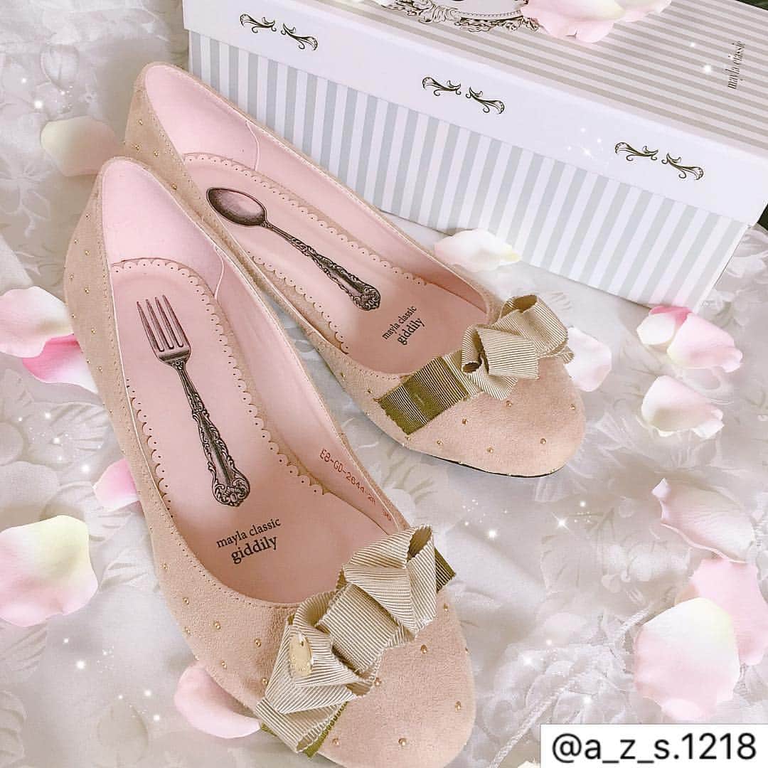 のインスタグラム：「@a_z_s.1218　さま﻿💓 ありがとうございます﻿。 ﻿ お客様からいただいた素敵な写真を﻿  #repost でご紹介﻿✨ ﻿ #マイラクラシック #maylaclassic #体温が2度あがる﻿ #苺 #ストロベリー #2020 #春 ﻿ #SPRING #リボン﻿ #pumps #shoesoftheday #春靴 ﻿ #春コーデ #春コーディネート」
