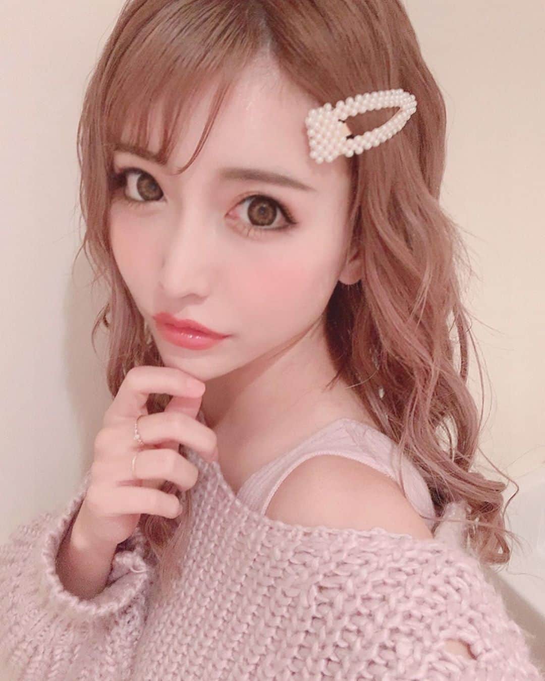 のインスタグラム：「前髪🌟自分で切りすぎた😂💗笑 今日は撮影～🥺❤️❤️ . #姉ageha」