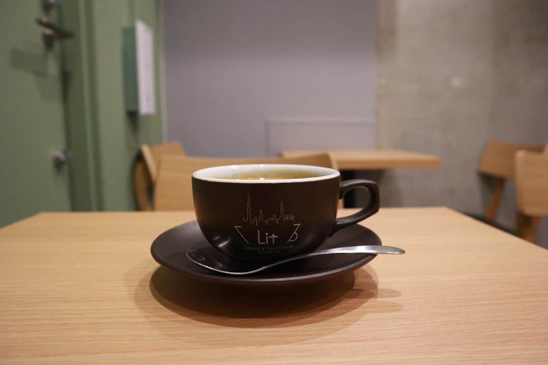 石井輝明さんのインスタグラム写真 - (石井輝明Instagram)「芝公園。 今日はルミネ三公演と無限大。 もう来週にはグアムやん。 楽しいのかな。  #litcoffeeandteastand #cafe #coffee #カフェ #東京カフェ #芝公園カフェ #カフェ芸人 #自撮りにも少し慣れてきた #本当は誰かにとってもらいたい #でも一人で行くのが楽 #もう脚立買おうかな #でもそんなんしたら終わりよね #終わりたくはないよね #始まりたいよね」1月10日 15時12分 - comandanteishii