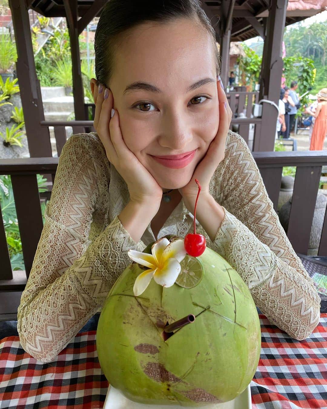 水原希子 さんのインスタグラム写真 - (水原希子 Instagram)「So many beautiful moments in Ubud! And lot of coconut 🥥🌴💕」1月10日 15時45分 - i_am_kiko
